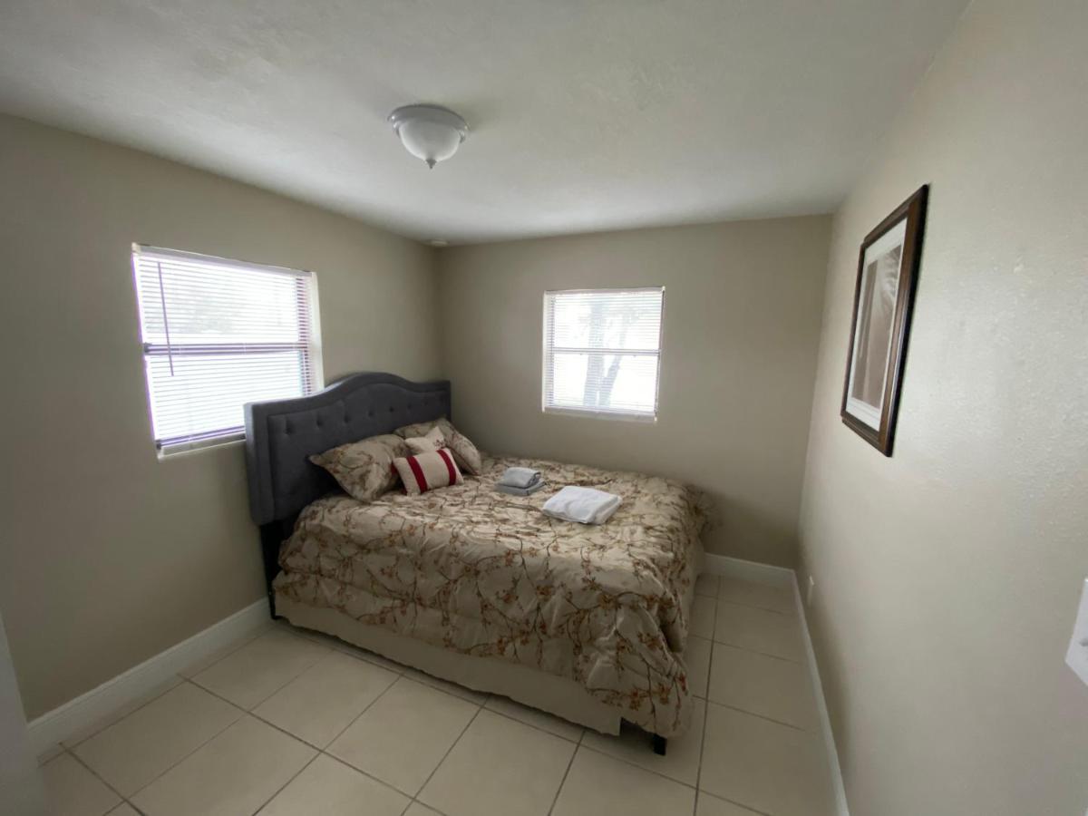 Casa de férias Beautiful Modern 4 Bedroom 2 Ba House - International Drive